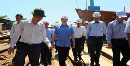 Nguyễn Thiện Nhân thăm Xí nghiệp đóng tàu Tam Quan